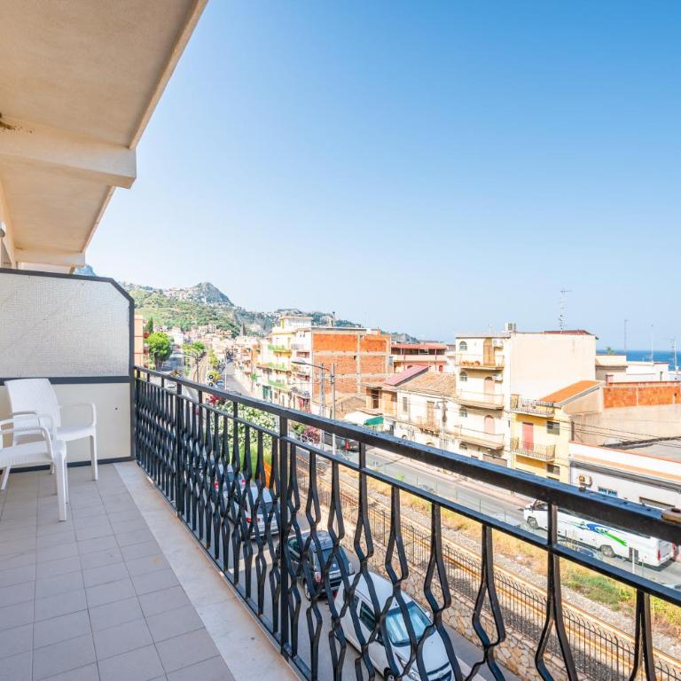 GuestHost - Giardini Naxos Roomy Flat near the Sea - Appartamento con 2 Camere da Letto - 1
