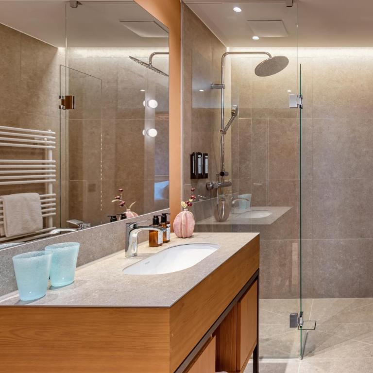 Falkensteiner Family Hotel Montafon - The Leading Hotels of the World - Familiensuite mit Balkon - 4