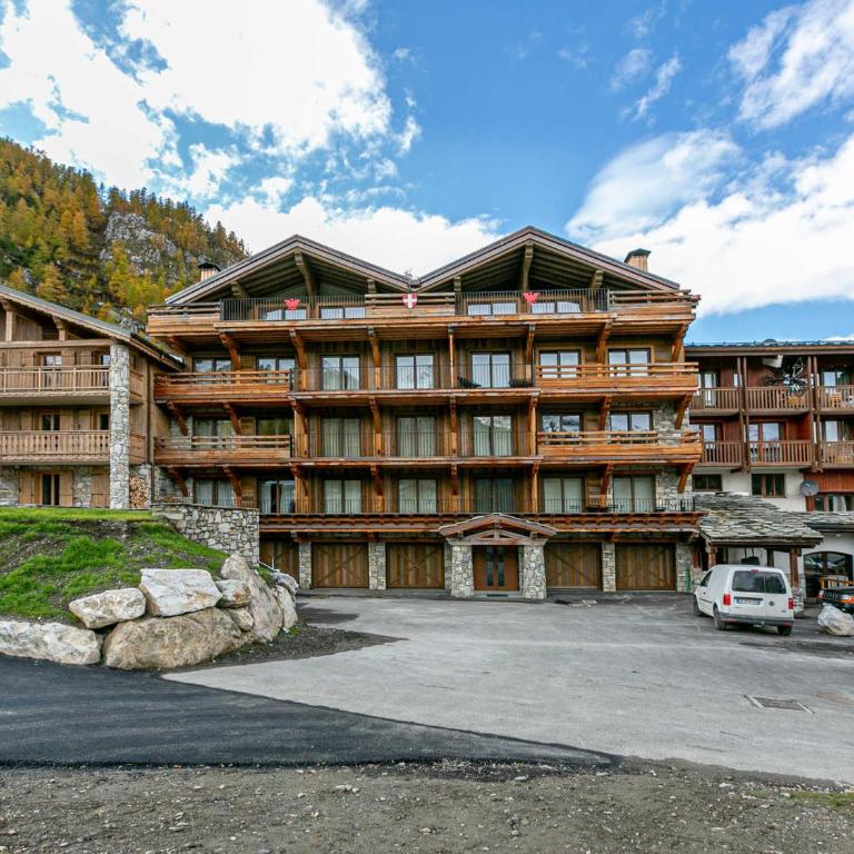Appartement de luxe avec cheminée, balcon et services inclus, au pied de la forêt de Bellevarde - FR-1-694-12 - Appartement - 13