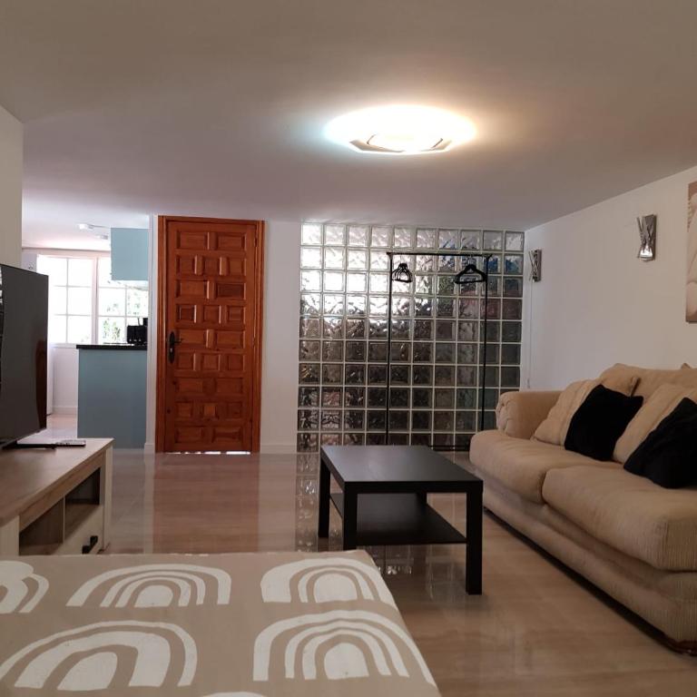 DELUXE Studio ATHOS 50 MP Garden patio BENALMADENA Golf & Beach - Habitación Doble con vistas al jardín - 4