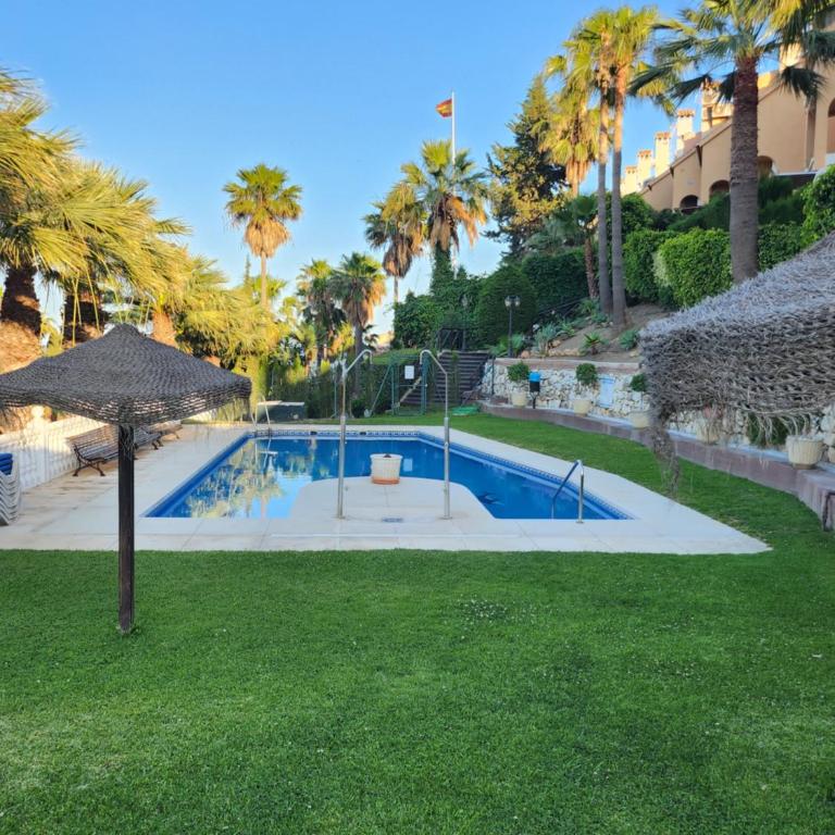 DELUXE Studio ATHOS 50 MP Garden patio BENALMADENA Golf & Beach - Habitación Doble con vistas al jardín - 17