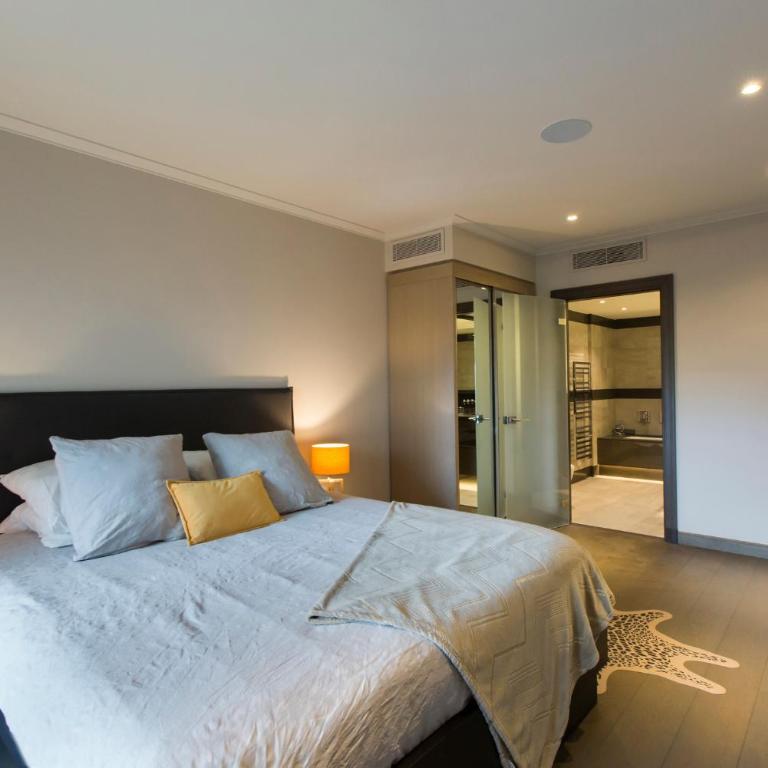 Luxury garden apartment 2BR in the best development of Cap d'Antibes-Juan les Pins - Two-Bedroom Apartment - 15