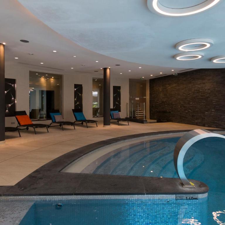 Luxury garden apartment 2BR in the best development of Cap d'Antibes-Juan les Pins - Two-Bedroom Apartment - 17