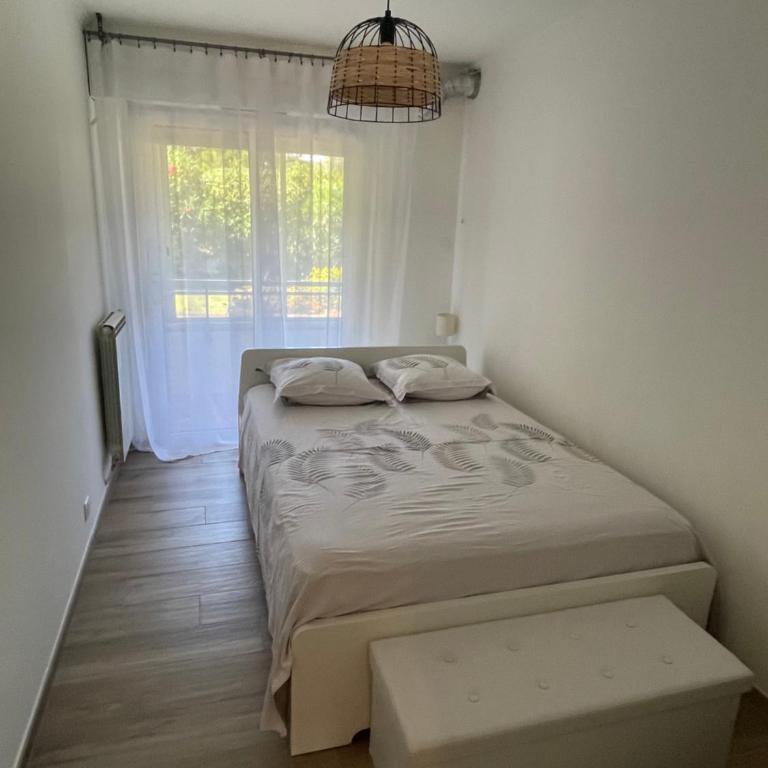 Superbe 3 pièces épurée de 65 m2, refait à Neuf, dans residence calme, climatisé, place de parking privée, à 800 m de la plage - Two-Bedroom Apartment - 7