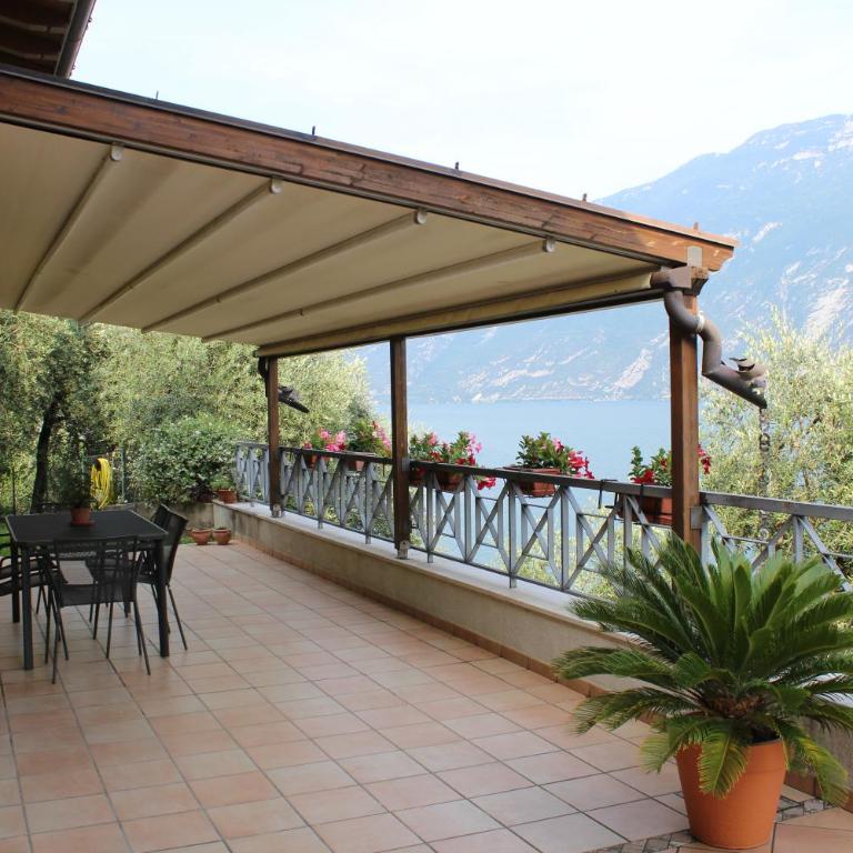 La Casa sul Lago Apartments - Olive Tree Apartment - Two-Bedroom Apartment - 1