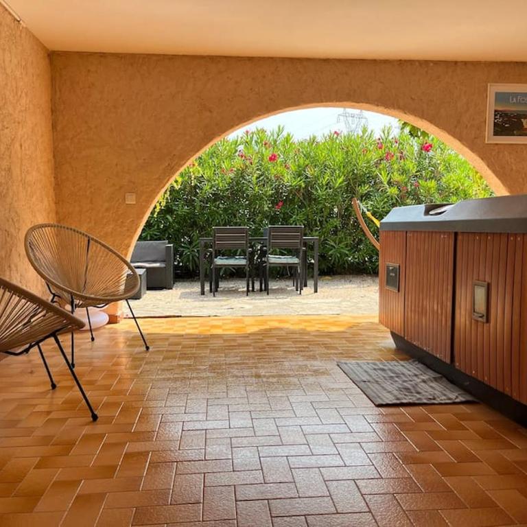 Bas de villa 70m2 indépendant avec espace jacuzzi privé - Appartement 2 Chambres - 13