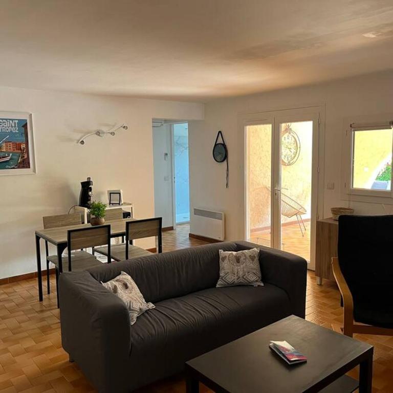 Bas de villa 70m2 indépendant avec espace jacuzzi privé - Appartement 2 Chambres - 4