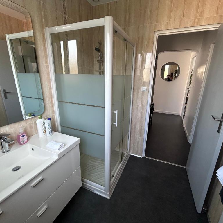 Superbe appartement dans villa - Appartement 3 Chambres - 14