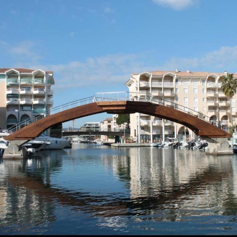 T2/T3 duplex à Port Frejus proche de la mer - Two-Bedroom Apartment - 1