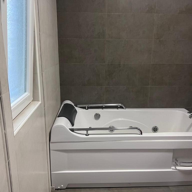 Bey’s GuestHouse - Deluxe Double Room with Balcony and Sea View - 14