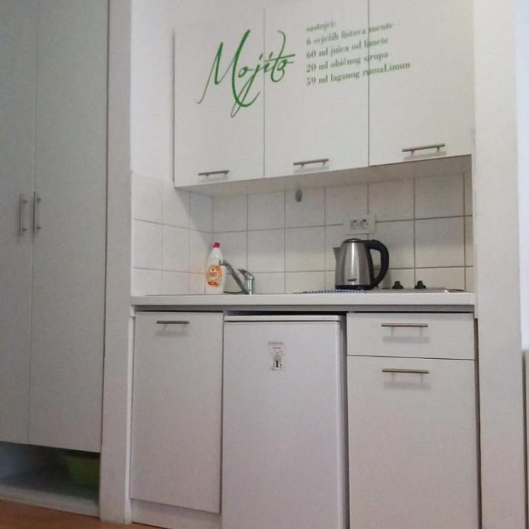 Apartment Megi - Apartment with Balcony - 2