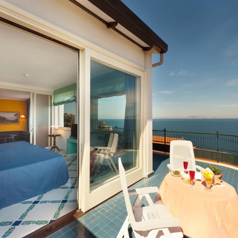 Hotel Continental - Suite with Sea View - 2