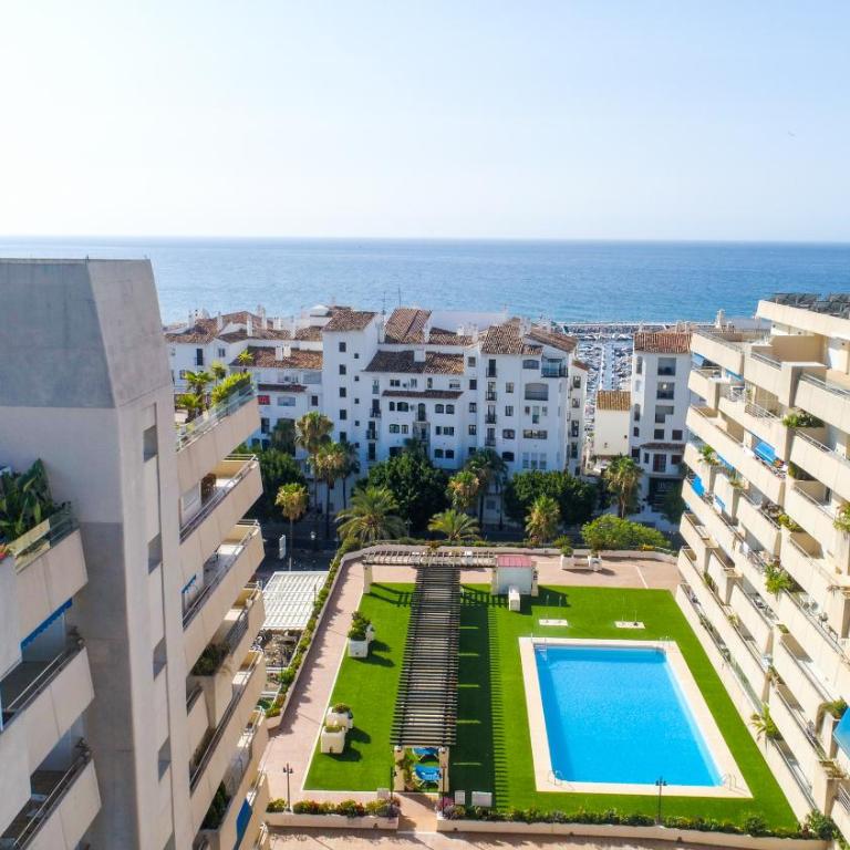 MARBELLA BANUS SUITES - Marbella Marina Banus, Deluxe Apartment, 2BDM-2BHT, Sea Views, Wlk Dist-1min to El Corte Ing Shop & 3min to The Beach - Deluxe Apartment - 18