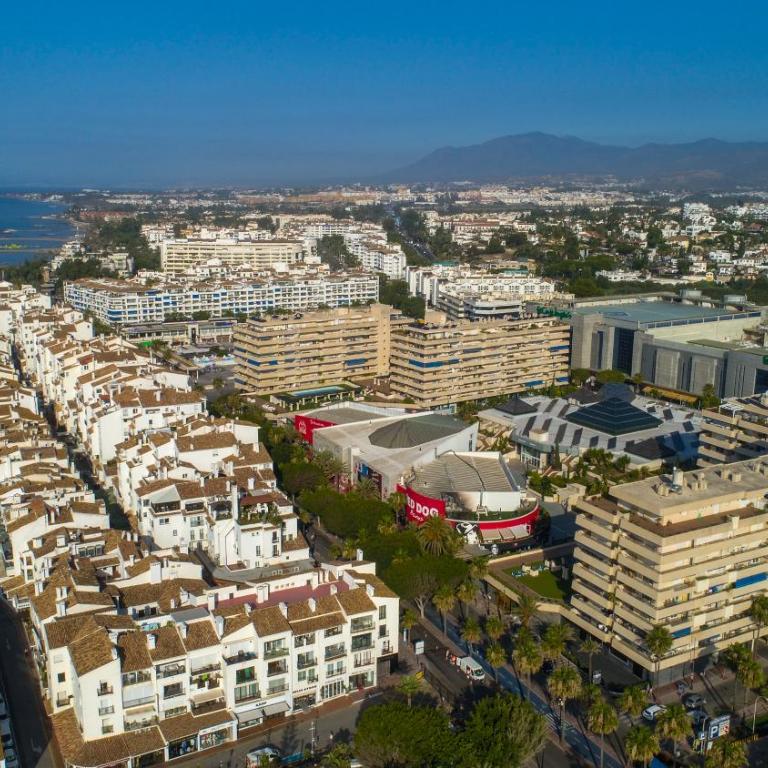 MARBELLA BANUS SUITES - Marbella Marina Banus, Deluxe Apartment, 2BDM-2BHT, Sea Views, Wlk Dist-1min to El Corte Ing Shop & 3min to The Beach - Deluxe Apartment - 48