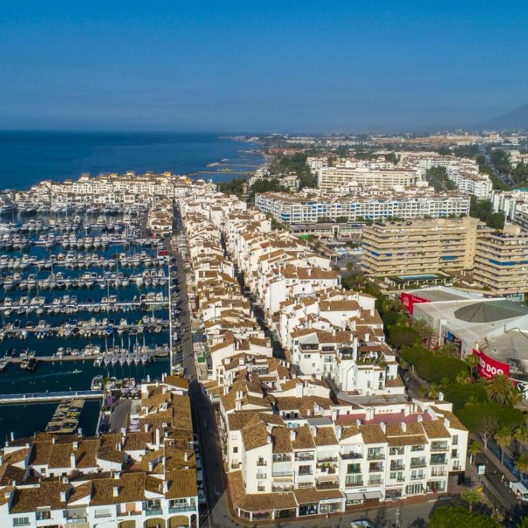 MARBELLA BANUS SUITES - Marbella Marina Banus, Deluxe Apartment, 2BDM-2BHT, Sea Views, Wlk Dist-1min to El Corte Ing Shop & 3min to The Beach - Deluxe Apartment - 69