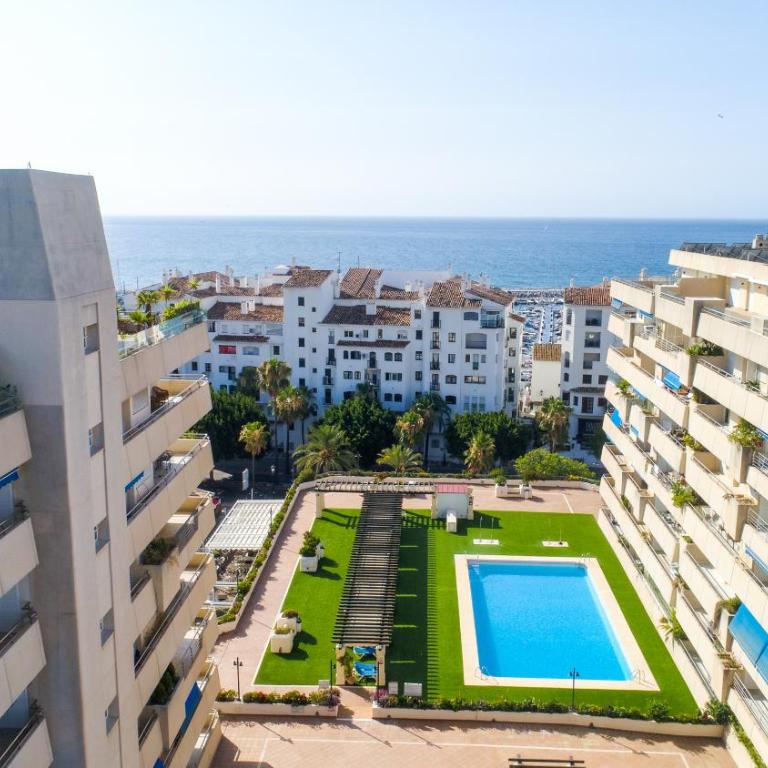 MARBELLA BANUS SUITES - Marbella Marina Banus, Deluxe Apartment, 2BDM-2BHT, Sea Views, Wlk Dist-1min to El Corte Ing Shop & 3min to The Beach - Deluxe Apartment - 45