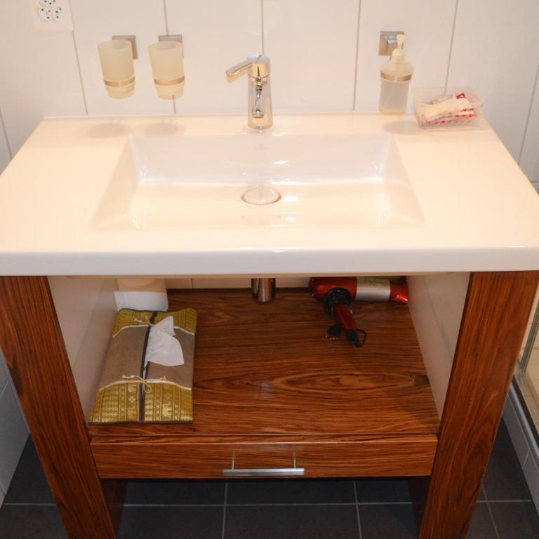 Hotel Grimsel - Superior Doppelzimmer mit Balkon - 4