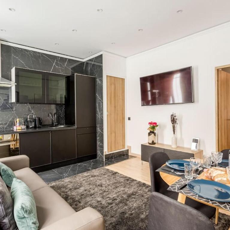 Suite Paris, Tour Eiffel, Champs Elysées - Chambre Quadruple - 8