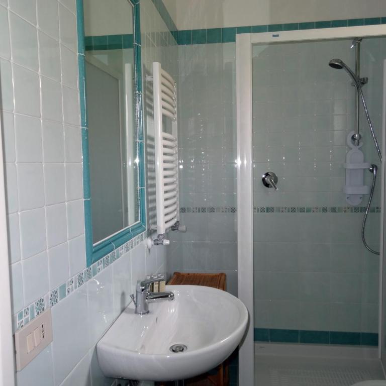 B&B Villa Fantasia - Camera Tripla con Bagno Privato - 1