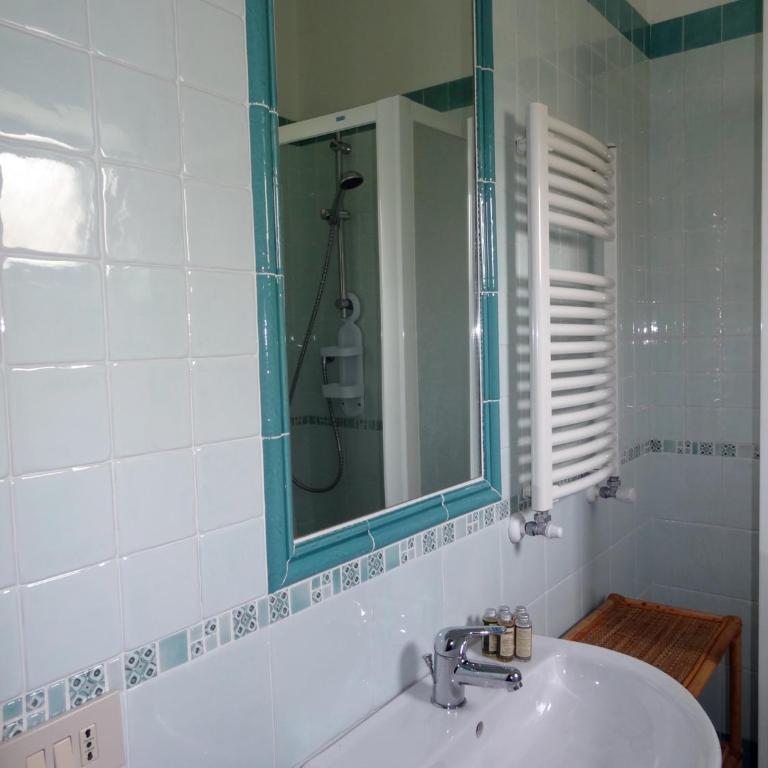B&B Villa Fantasia - Camera Tripla con Bagno Privato - 2