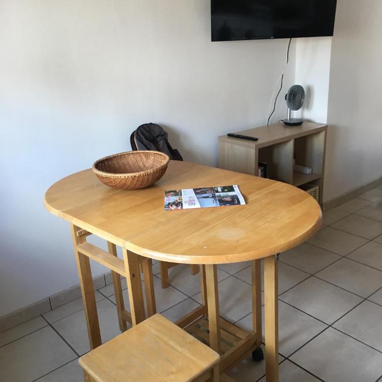 Nîmes centre sur les toits - clim mobile - Studio Apartment - 3