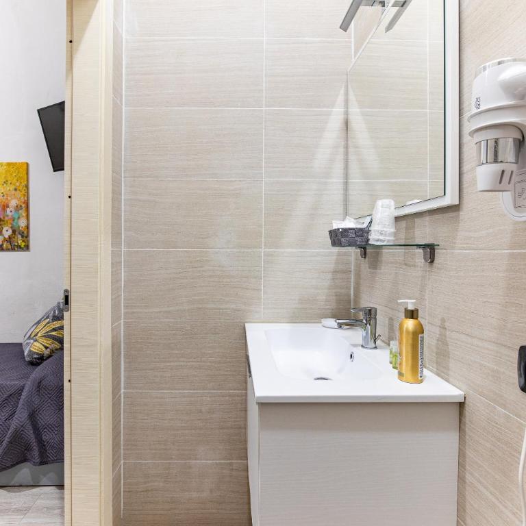 Sapore di mare 5 Terre Affittacamere - Quadruple Room with Private Bathroom - 10