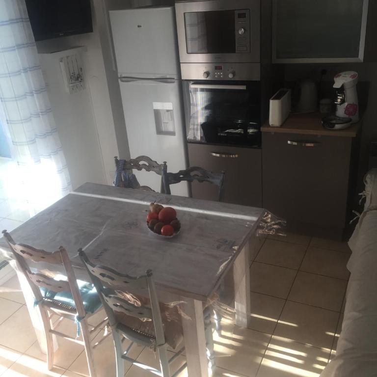 HOLIDAYLAND NARBONNE PLAGE Villas 6 ou 7 PERSONNES AVEC TERRASSE ET PLACE DE PARKING PRIVATIVE - Casa con 1 dormitorio - 3