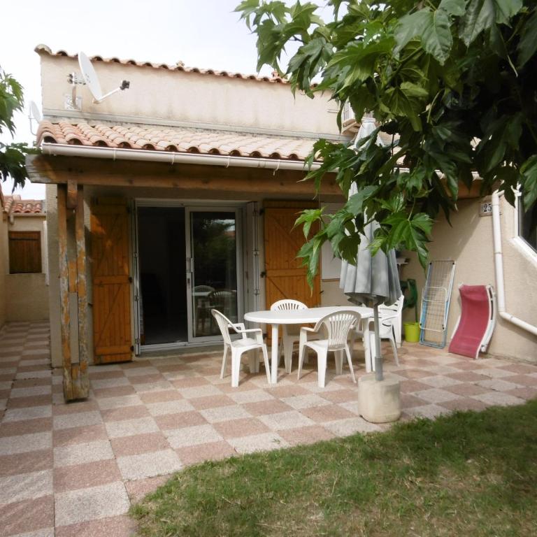 HOLIDAYLAND NARBONNE PLAGE Villas 6 ou 7 PERSONNES AVEC TERRASSE ET PLACE DE PARKING PRIVATIVE - Casa con 1 dormitorio - 4