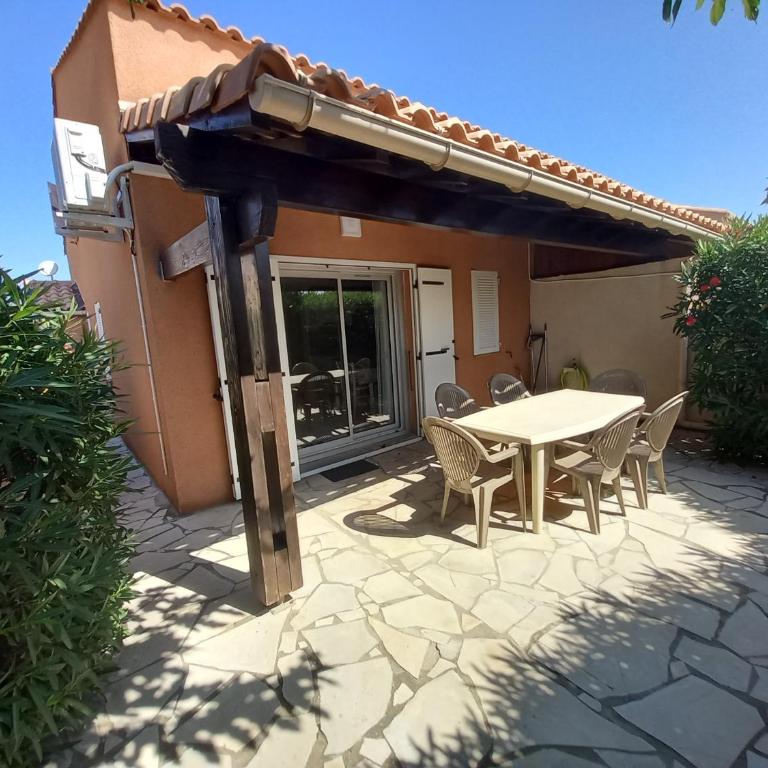HOLIDAYLAND NARBONNE PLAGE Villas 6 ou 7 PERSONNES AVEC TERRASSE ET PLACE DE PARKING PRIVATIVE - Casa con 1 dormitorio - 5