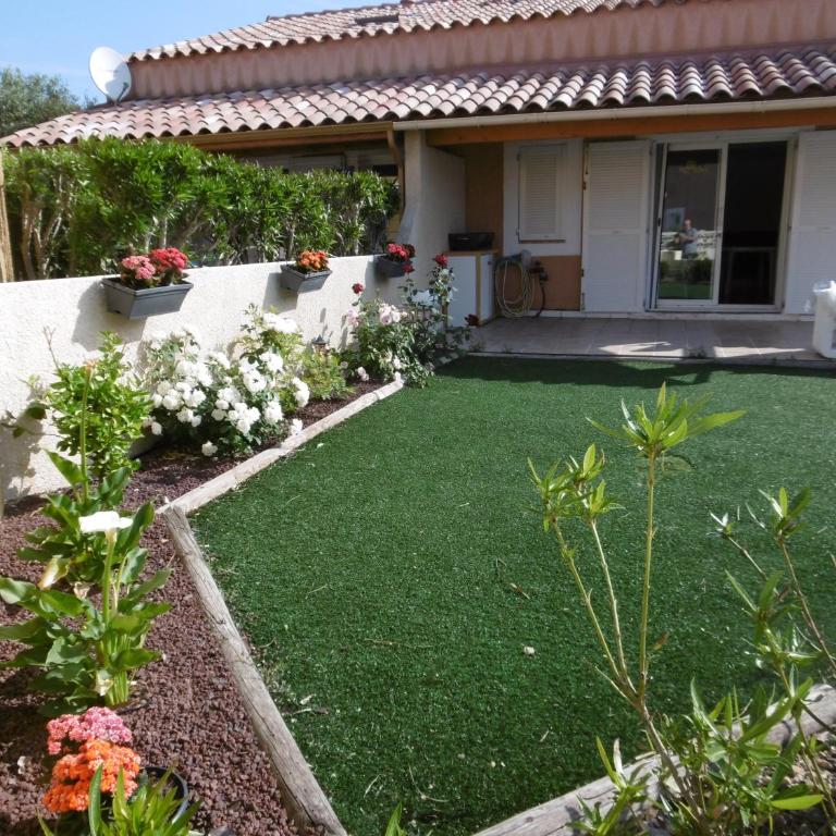 HOLIDAYLAND NARBONNE PLAGE Villas 6 ou 7 PERSONNES AVEC TERRASSE ET PLACE DE PARKING PRIVATIVE - Casa con 1 dormitorio - 1