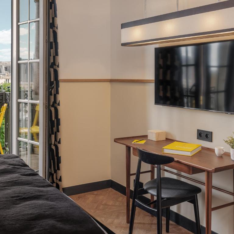 Solly Hôtel Paris - Chambre Double Confort avec Balcon - Vue sur Paris - 2