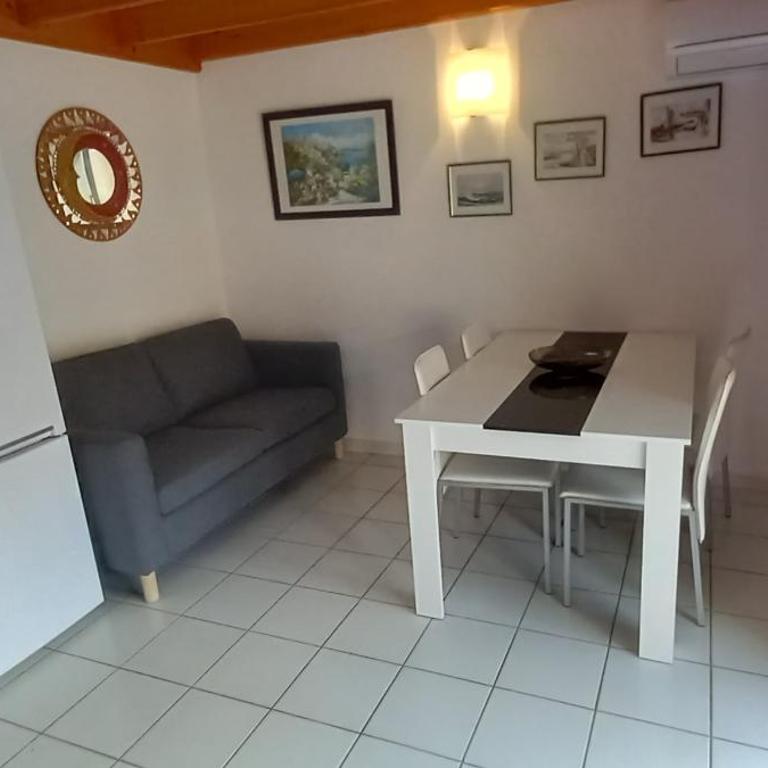 HOLIDAYLAND NARBONNE PLAGE Villas 6 ou 7 PERSONNES AVEC TERRASSE ET PLACE DE PARKING PRIVATIVE - Casa de 2 dormitorios - 8