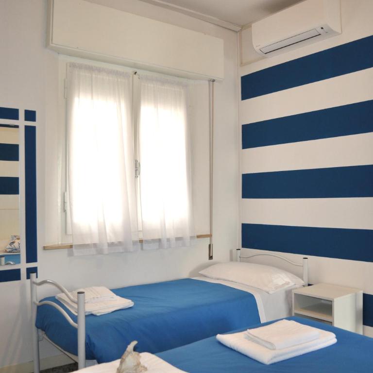 Hotel Susy - Bakery & Gluten Free Home Made - direttamente su viale Dante a due passi dal mare - Triple Room with Balcony - 8