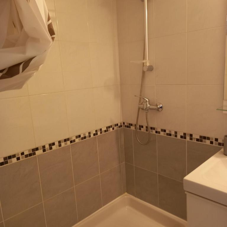HOLIDAYLAND NARBONNE PLAGE Villas 6 ou 7 PERSONNES AVEC TERRASSE ET PLACE DE PARKING PRIVATIVE - Casa de 2 dormitorios - 4