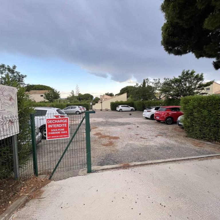 Jolie Villa 3 Pièces avec Véranda, Terrasse, Parking Sécurisé et Animaux Admis à Saint-Cyprien - FR-1-106-68 - Villa - 2