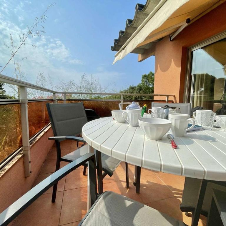 Studio Cabine à Cavalaire-sur-Mer, 4 Couchages, Parking - FR-1-226B-167 - Apartamento - 2