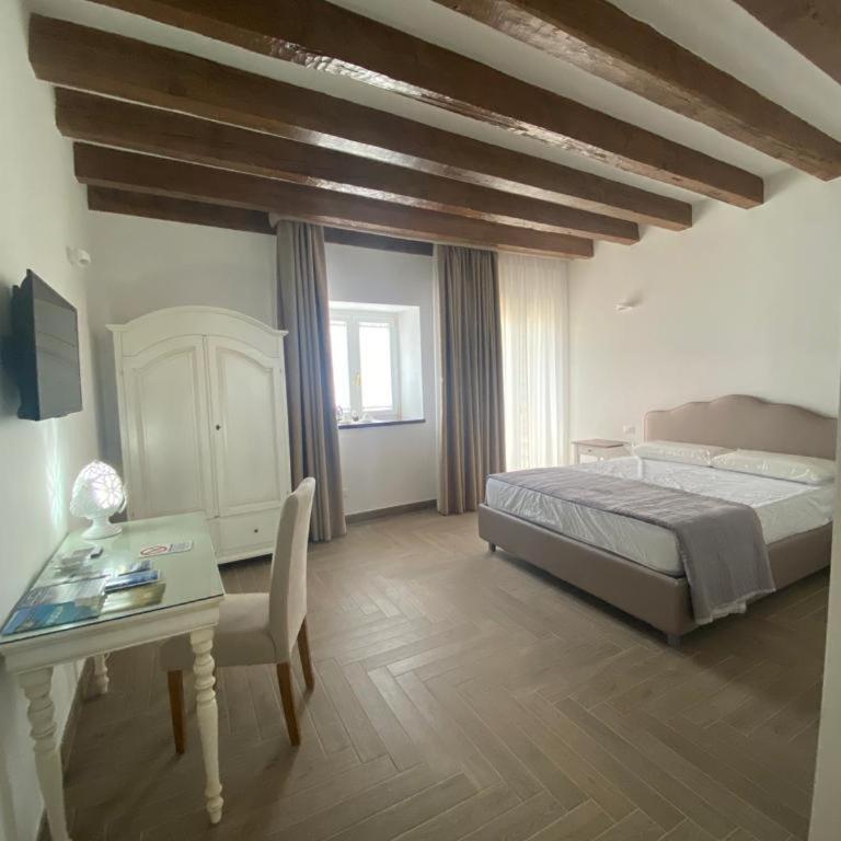 Suite il ritrovo dei poeti - Deluxe Double Room with Side Sea View - 16