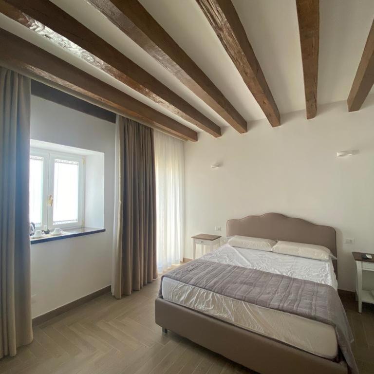 Suite il ritrovo dei poeti - Deluxe Double Room with Side Sea View - 15
