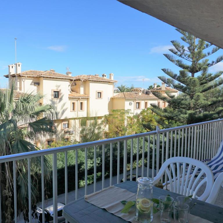 Apartamento Maria Elena a sólo unos pasos de la playa Les Bovetes - Two-Bedroom Apartment - 6