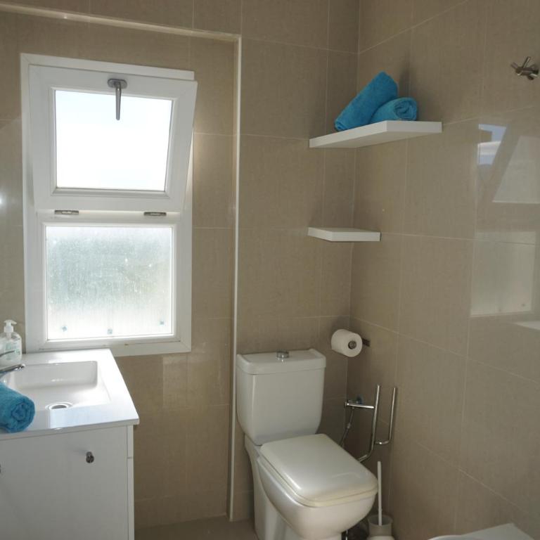 Apartamento Maria Elena a sólo unos pasos de la playa Les Bovetes - Two-Bedroom Apartment - 13