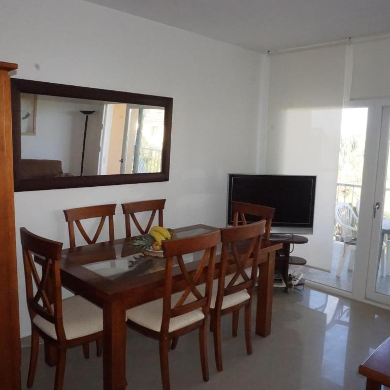 Apartamento Maria Elena a sólo unos pasos de la playa Les Bovetes - Two-Bedroom Apartment - 3
