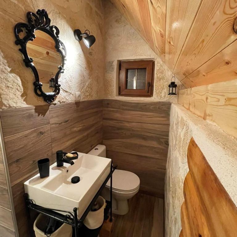 NV Mountain House - Two-Bedroom House - 17
