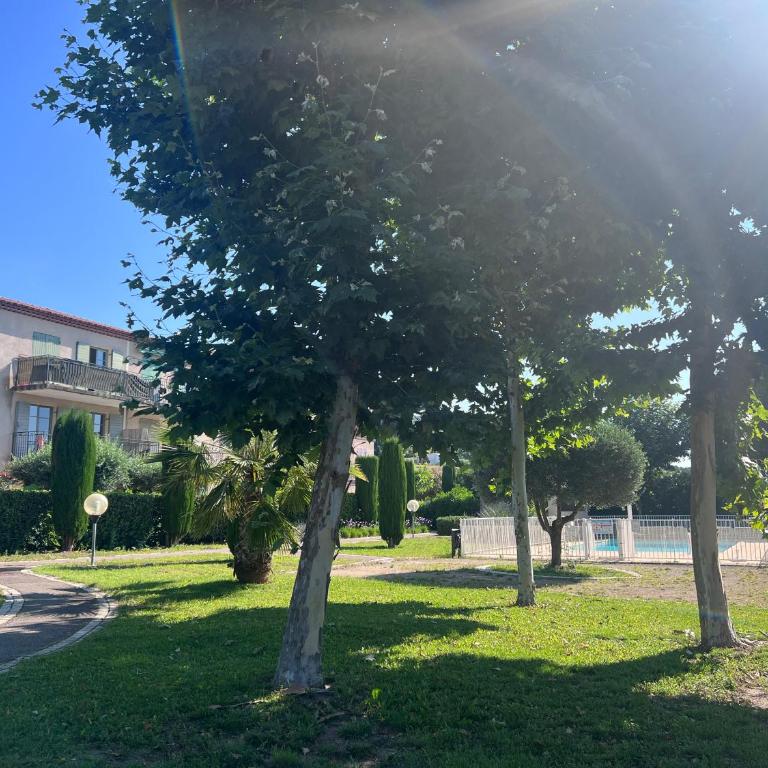 Appartement T2 avec jardin privé, piscine et barbecue - Appartement 1 Chambre - 12