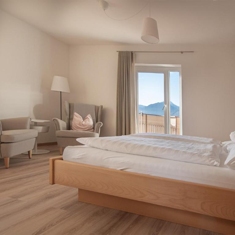 Garni Hotel Walburg - Apartment mit Blick auf die Berge - 2