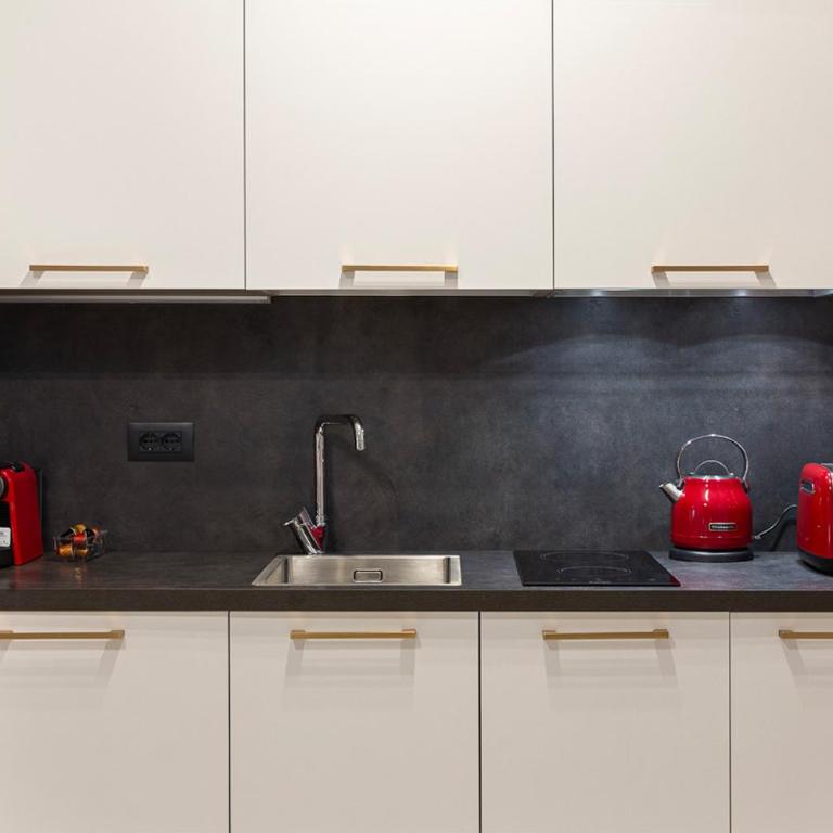 Emerald Suites - Studio Apartment - 3