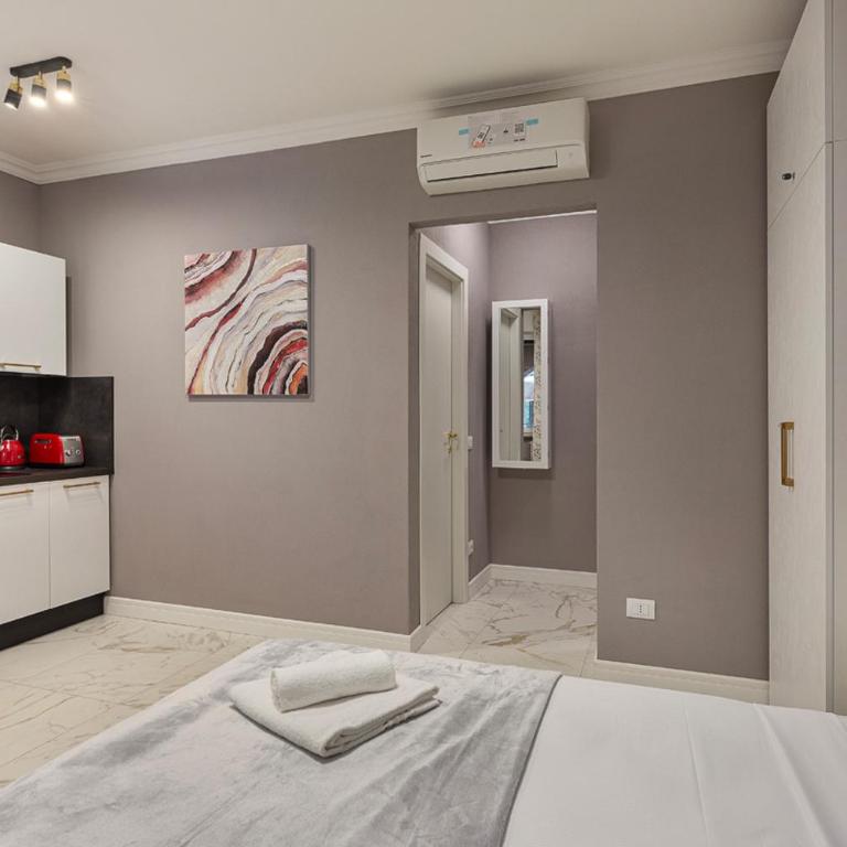 Emerald Suites - Studio Apartment - 2