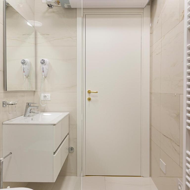 Emerald Suites - Studio Apartment - 12