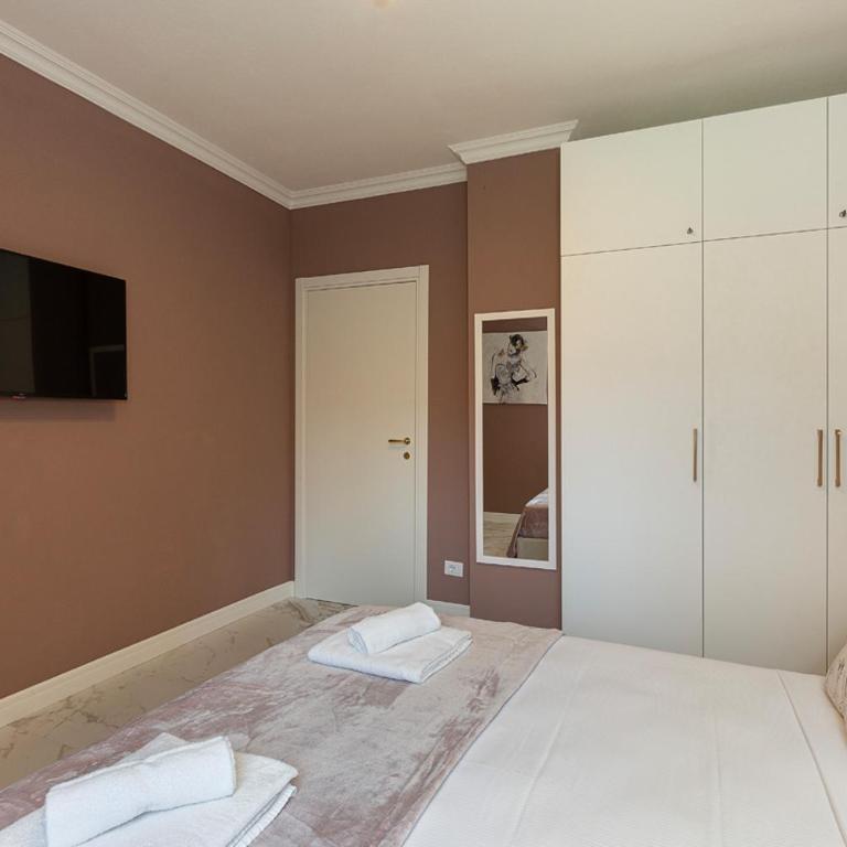 Emerald Suites - One-Bedroom Apartment - 14
