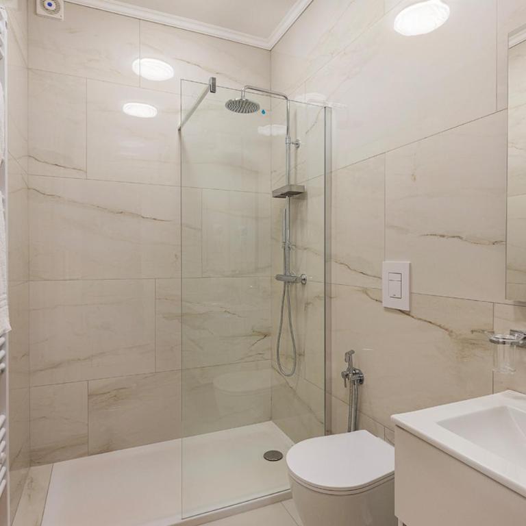 Emerald Suites - Studio Apartment - 13