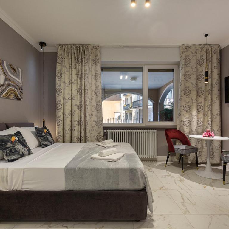 Emerald Suites - Studio Apartment - 9